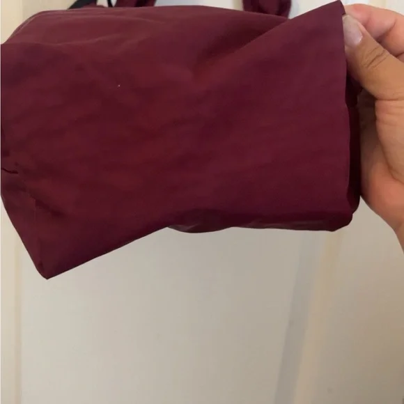 Baggu Oxblood Small Nylon Sling bag with Baggu Charm Oxblood - Picture 6 of 10